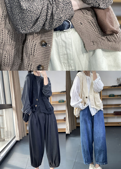 Bequeme, lockere Strickweste mit Knöpfen in Schokoladenbraun für den Herbst