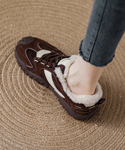 Zapatos planos de plataforma con cordones y empeine de ante rojo, cómodos y cálidos.