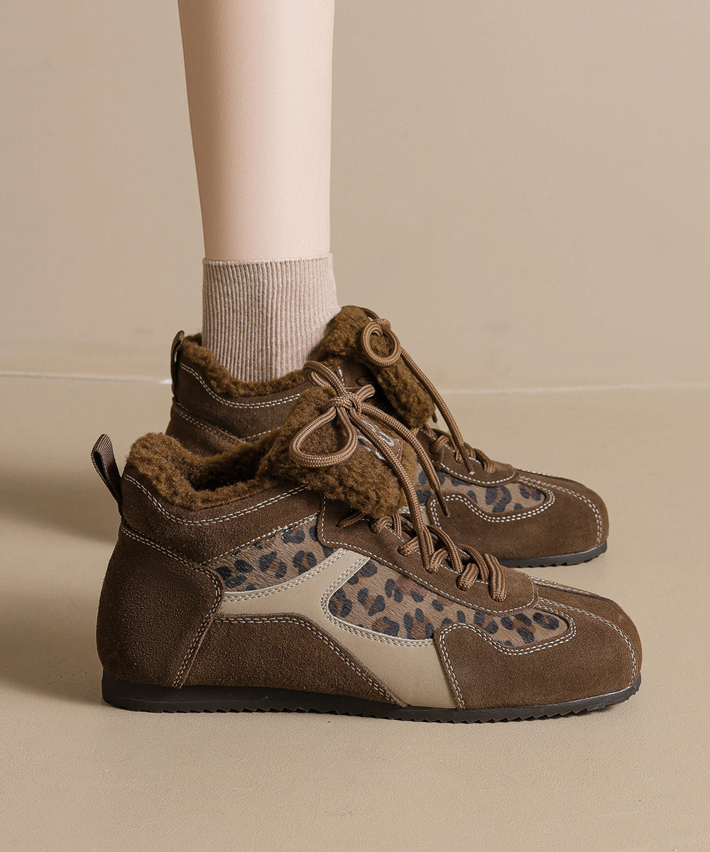Cómodos zapatos planos con plataforma y cordones de ante de leopardo