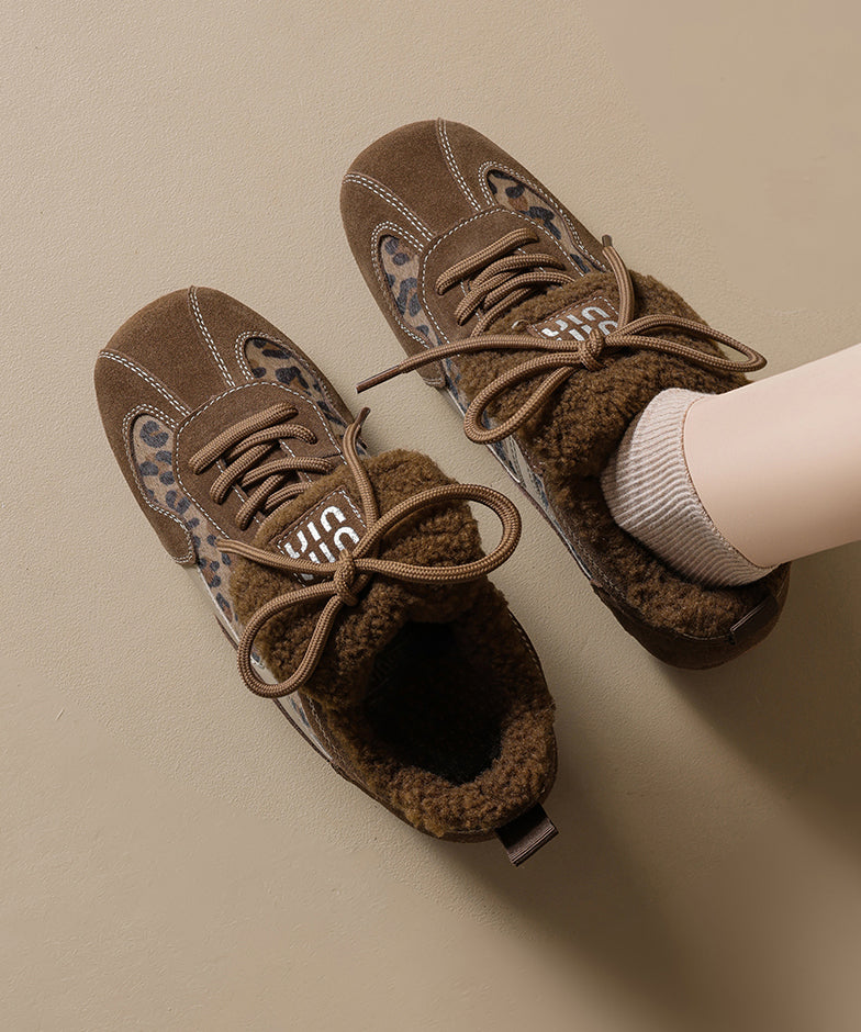 Cómodos zapatos planos con plataforma y cordones de ante de leopardo