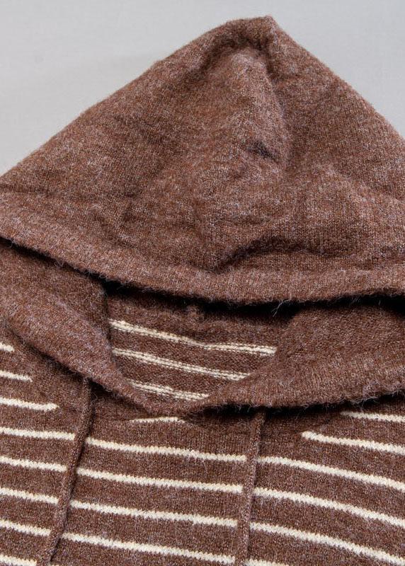 Gemütliches Pulloverwetter – Largo Chocolate – Lockeres Strickkleid mit hohem und niedrigem Saum und Streifen