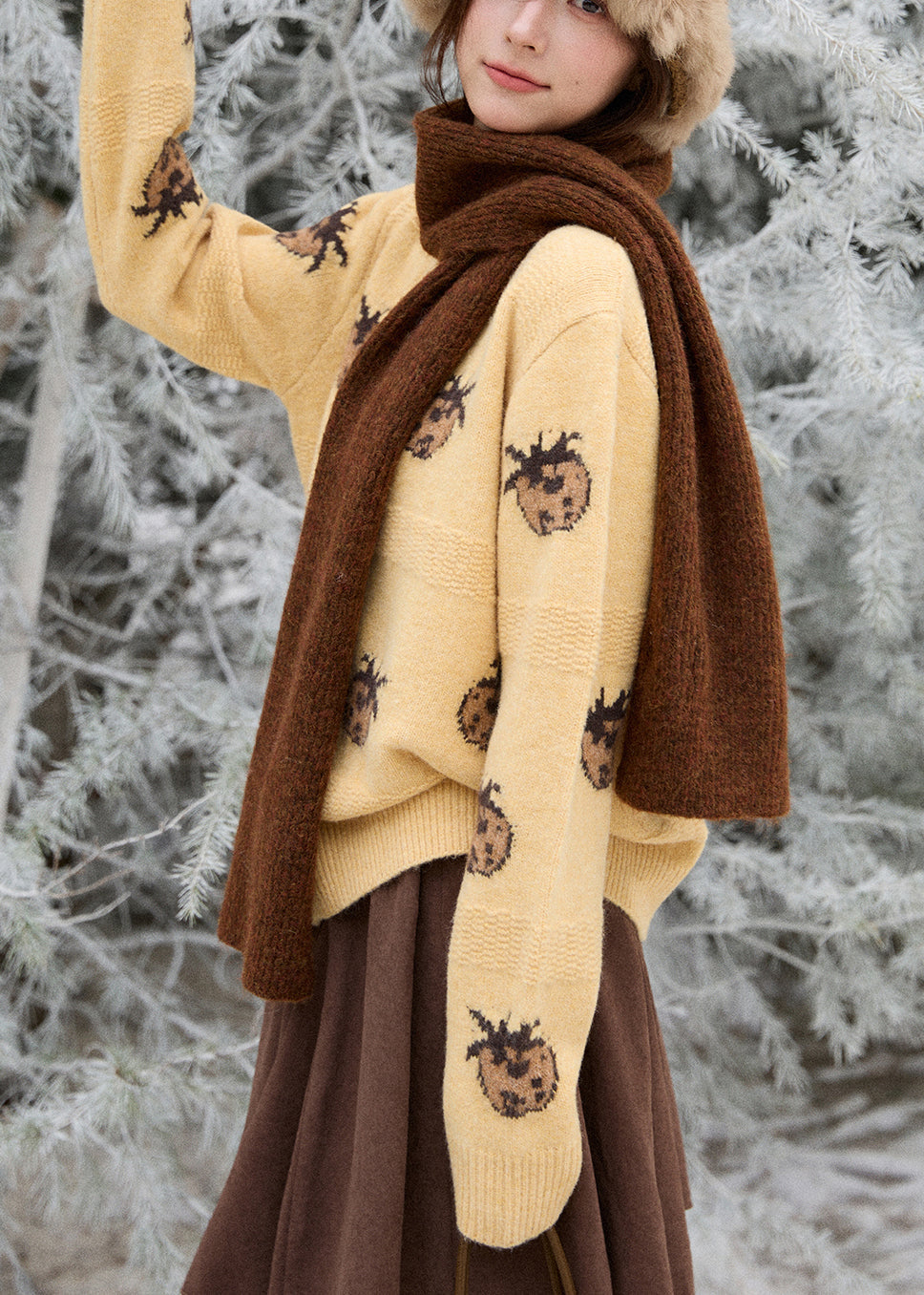 Niedliche Strickjacke aus Baumwolle mit Aprikosenmuster und Knöpfen, langärmelig