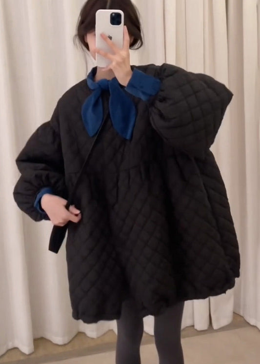 Niedliches schwarzes Oversize-Kleid mit Karomuster und feiner Baumwollfüllung sowie Laternenärmeln