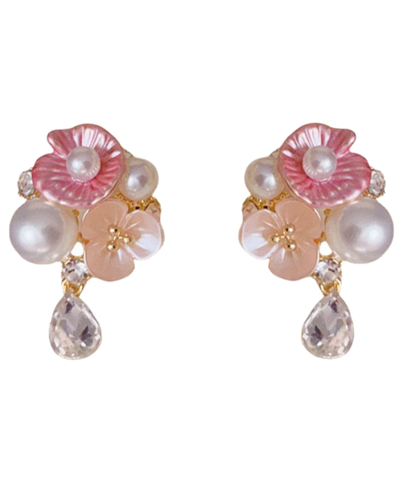 Lindos aretes colgantes de cobre dorado con circonitas, perlas y flores de agua.
