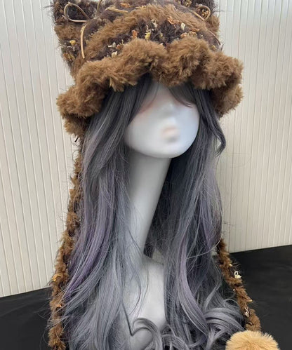 Lindo gorro de invierno tejido con retazos de piel peluda y gruesa