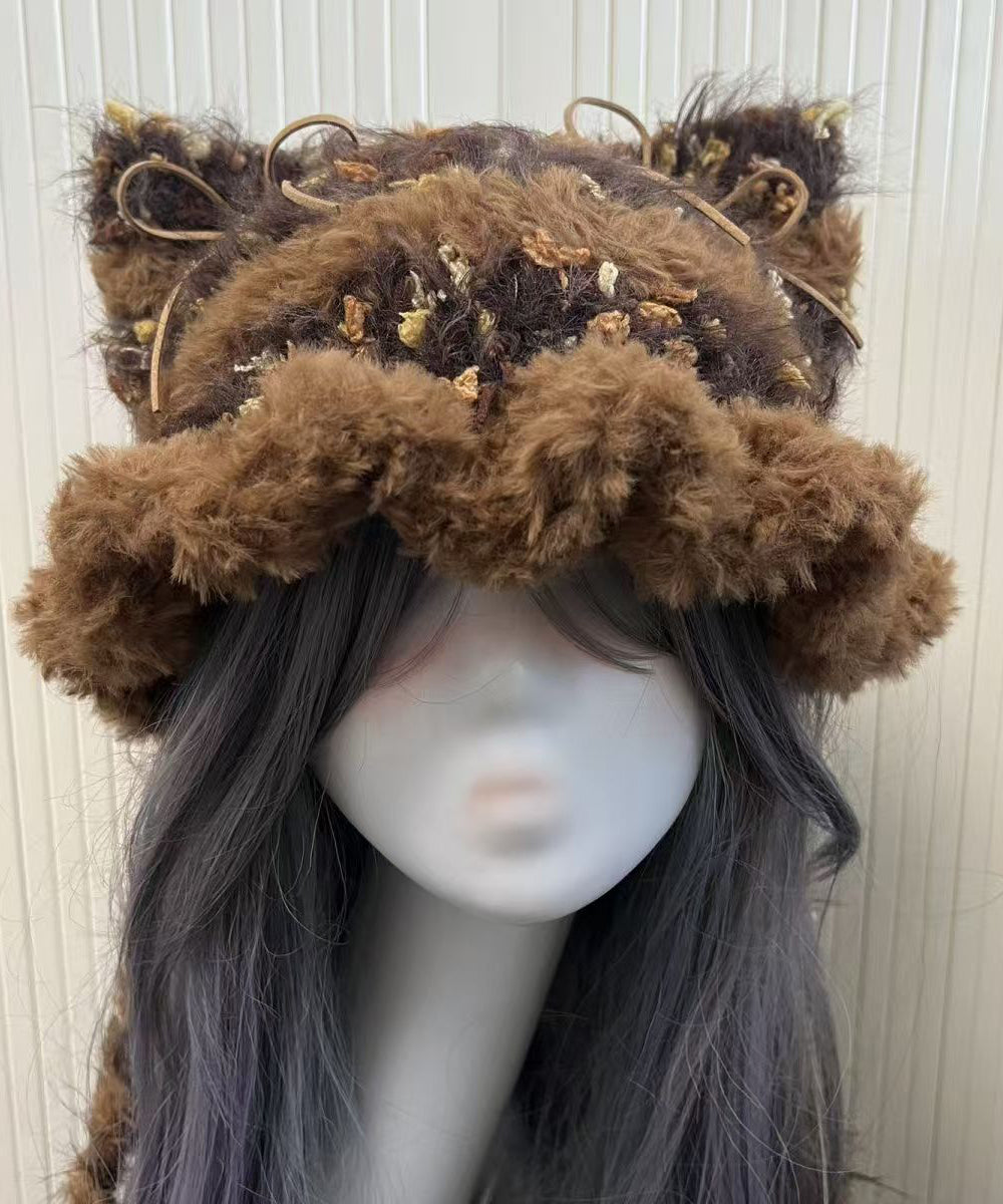 Lindo gorro de invierno tejido con retazos de piel peluda y gruesa