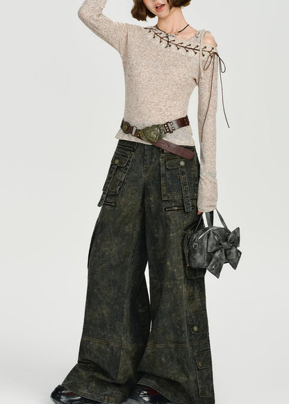 Selbstgemachte beige One-Shoulder-Stricktops mit gekreuzten Trägern für den Frühling