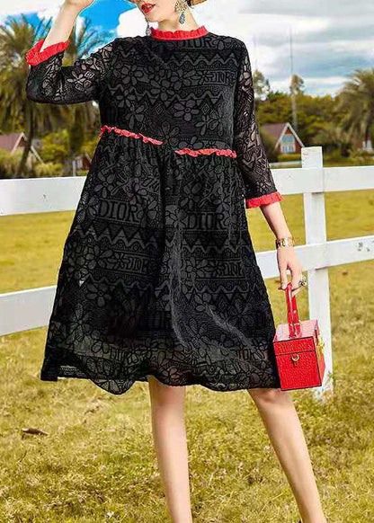 DIY Schwarzes Rüschenkleid aus Velours mit Blumenmuster für den Frühling