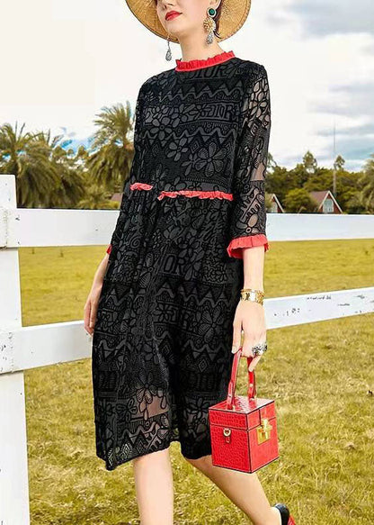 DIY Schwarzes Rüschenkleid aus Velours mit Blumenmuster für den Frühling