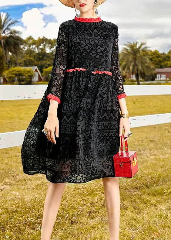 DIY Schwarzes Rüschenkleid aus Velours mit Blumenmuster für den Frühling