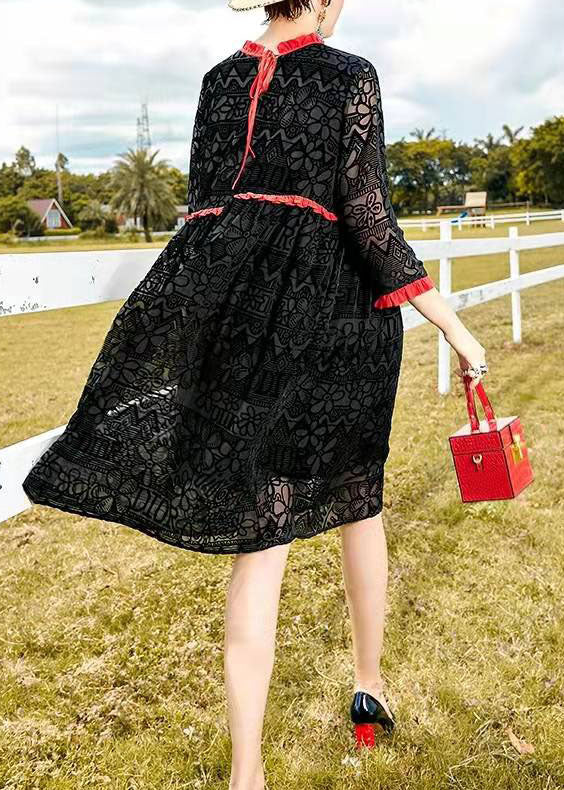 DIY Schwarzes Rüschenkleid aus Velours mit Blumenmuster für den Frühling