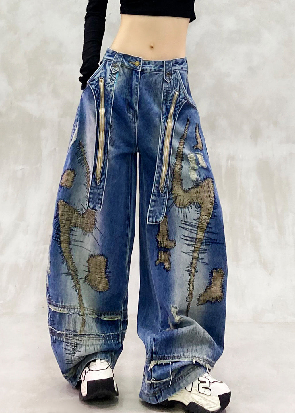 DIY Blaue bestickte Jeans mit Reißverschluss und weitem Bein, Frühling