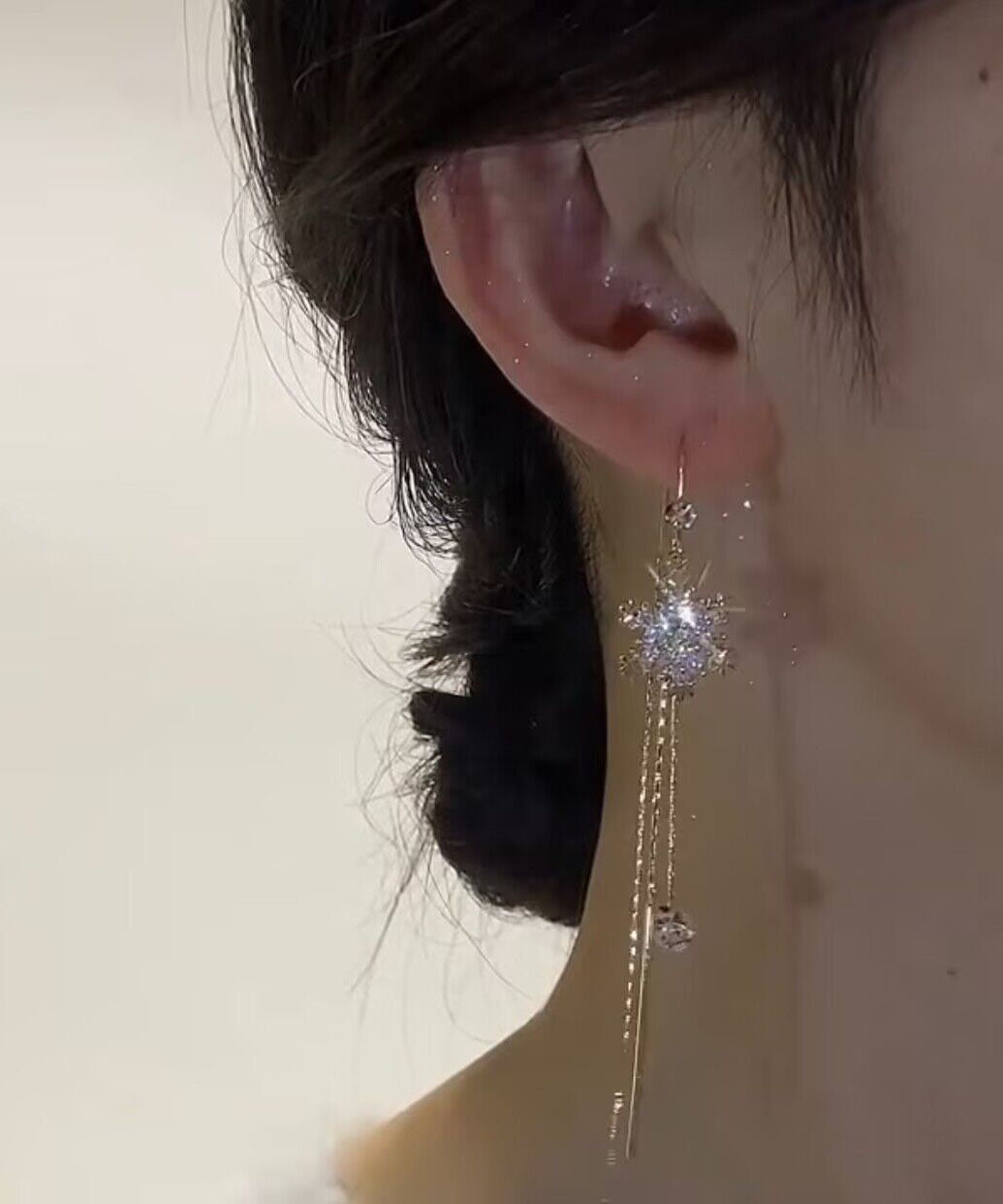 Pendientes colgantes con borlas de copo de nieve de circonita de aleación de oro hechos a mano