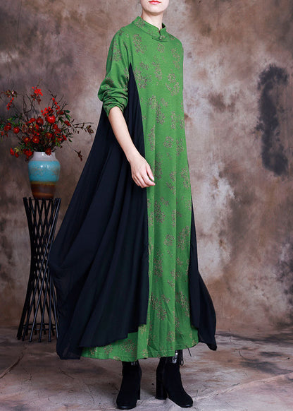 DIY Herbstkleid mit asymmetrischem Patchwork-Design und grünem Knopf