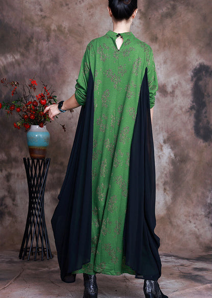 DIY Herbstkleid mit asymmetrischem Patchwork-Design und grünem Knopf