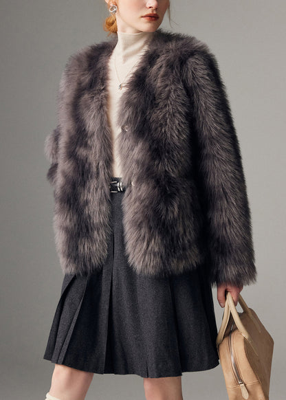 DIY Graue Oversize-Mäntel aus Kunstfuchspelz mit Batikmuster für den Winter