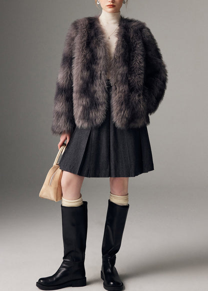 DIY Graue Oversize-Mäntel aus Kunstfuchspelz mit Batikmuster für den Winter