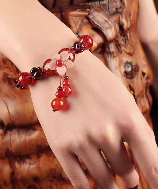 Pulsera DIY con dijes de granate, flor de concha y esmalte coloreado de ágata roja