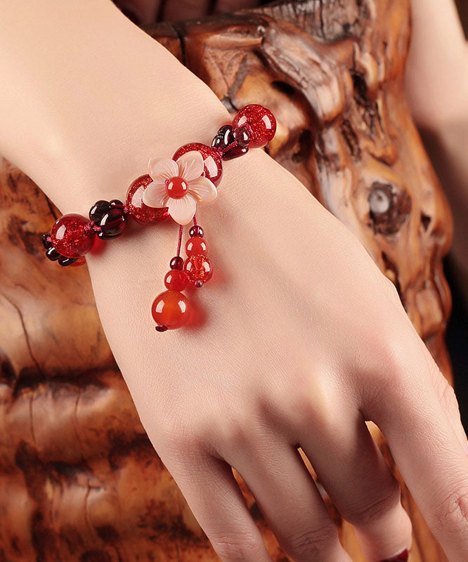Pulsera DIY con dijes de granate, flor de concha y esmalte coloreado de ágata roja