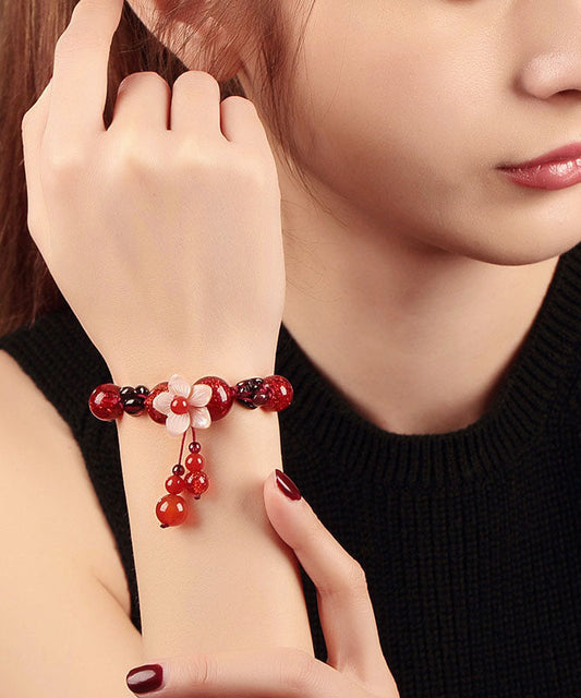 Pulsera DIY con dijes de granate, flor de concha y esmalte coloreado de ágata roja
