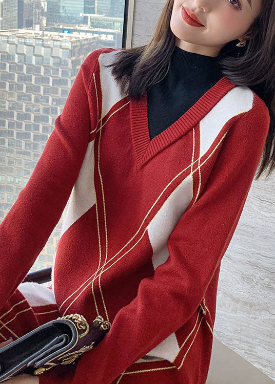 DIY Rotes Strickkleid mit seitlichem Rundhalsausschnitt und offenem Saum für den Winter