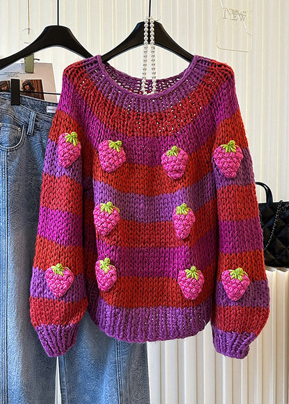 DIY-Strickpullover mit Rosenstreifen und Erdbeeren für den Winter