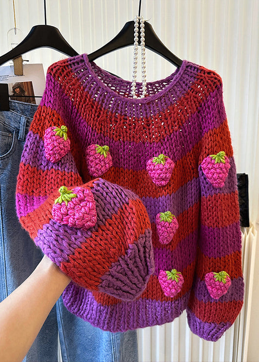 DIY-Strickpullover mit Rosenstreifen und Erdbeeren für den Winter
