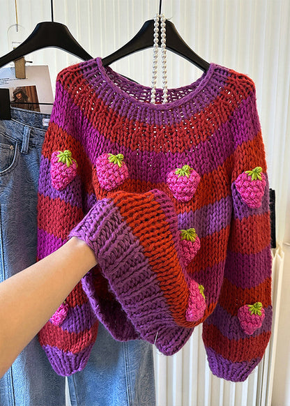 DIY-Strickpullover mit Rosenstreifen und Erdbeeren für den Winter