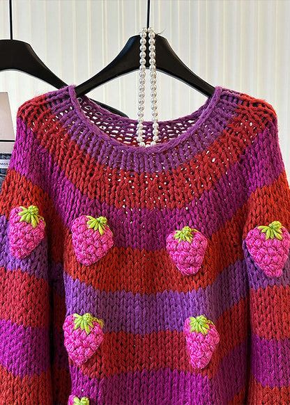 DIY-Strickpullover mit Rosenstreifen und Erdbeeren für den Winter