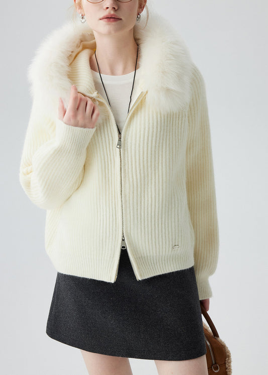 DIY Weiße Patchwork-Strickjacke mit Kapuze aus Fuchsfell, Winter