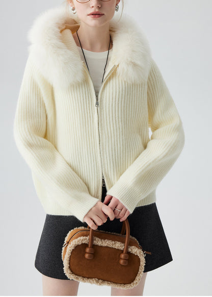 DIY Weiße Patchwork-Strickjacke mit Kapuze aus Fuchsfell, Winter