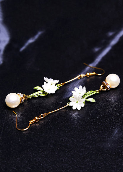 Pendientes colgantes de crisantemo con perlas blancas DIY