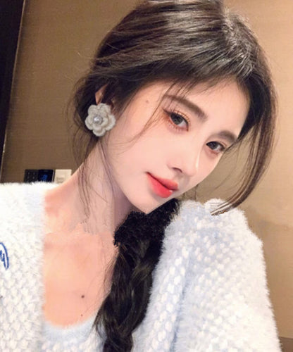 Pendientes florales de lana tejida con perlas blancas DIY