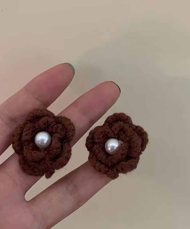 Pendientes florales de lana tejida con perlas blancas DIY