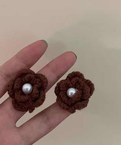 Pendientes florales de lana tejida con perlas blancas DIY