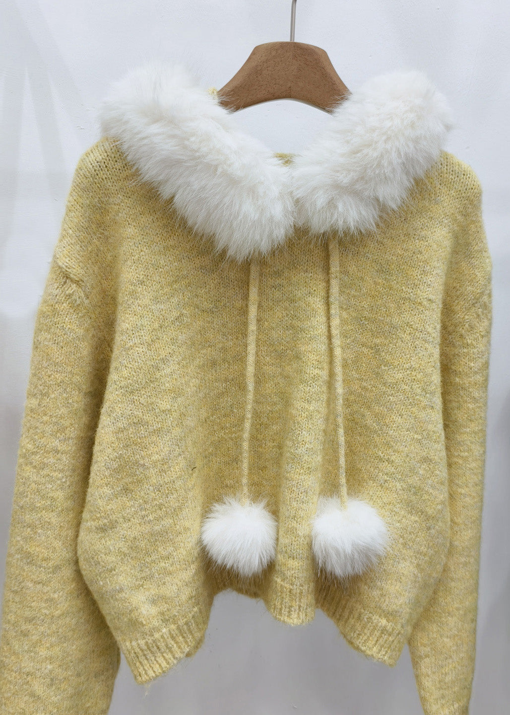 Selbstgemachte gelbe Patchwork-Strickpullover mit Kapuze aus Baumwolle für den Winter