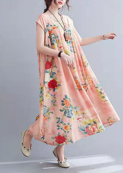 DIY langes, tailliertes Sommerkleid mit rosa Aufdruck