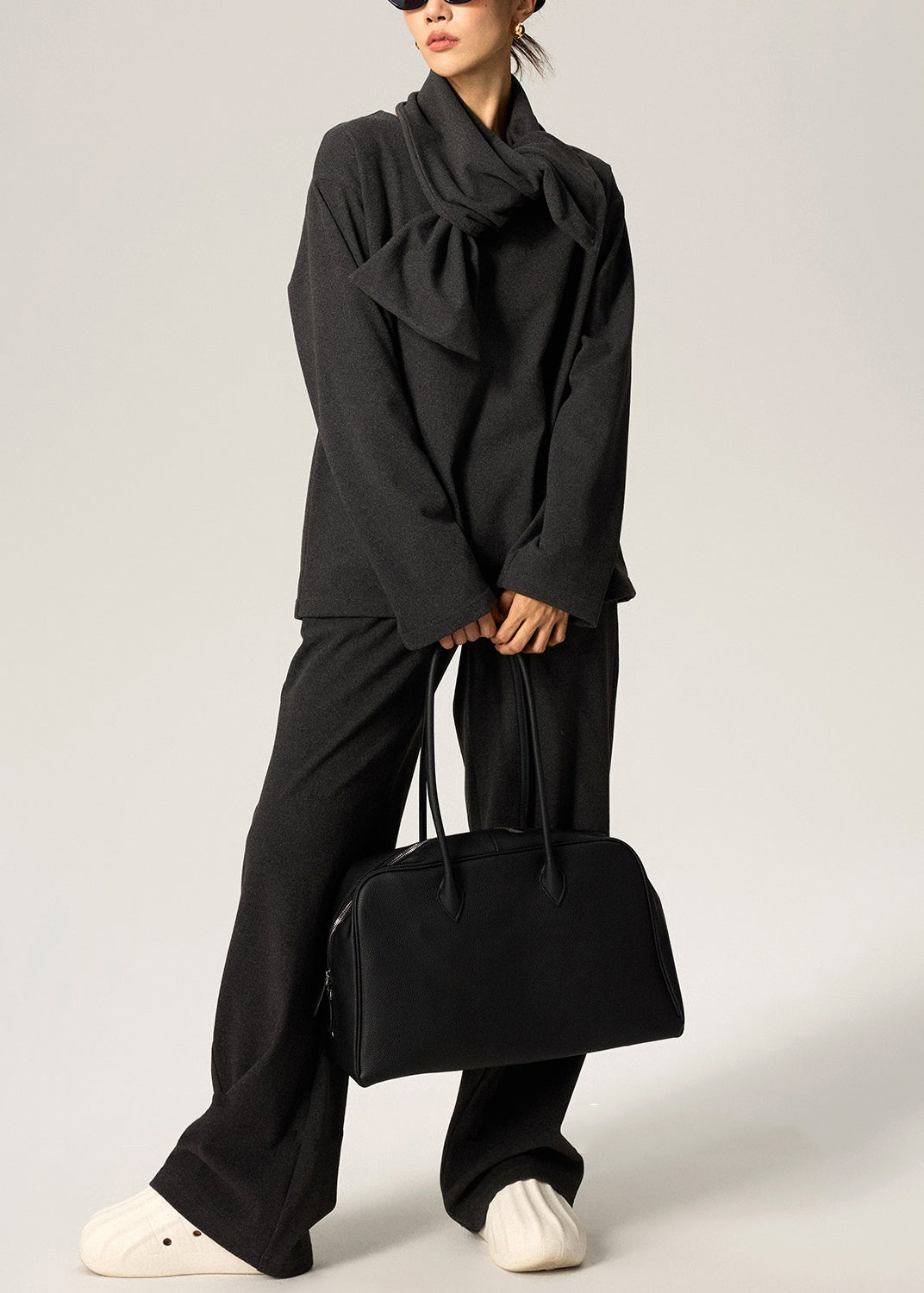 Dunkelgraues Schal-Top und Hose, dreiteiliges Baumwoll-Frühlingsset mit V-Ausschnitt