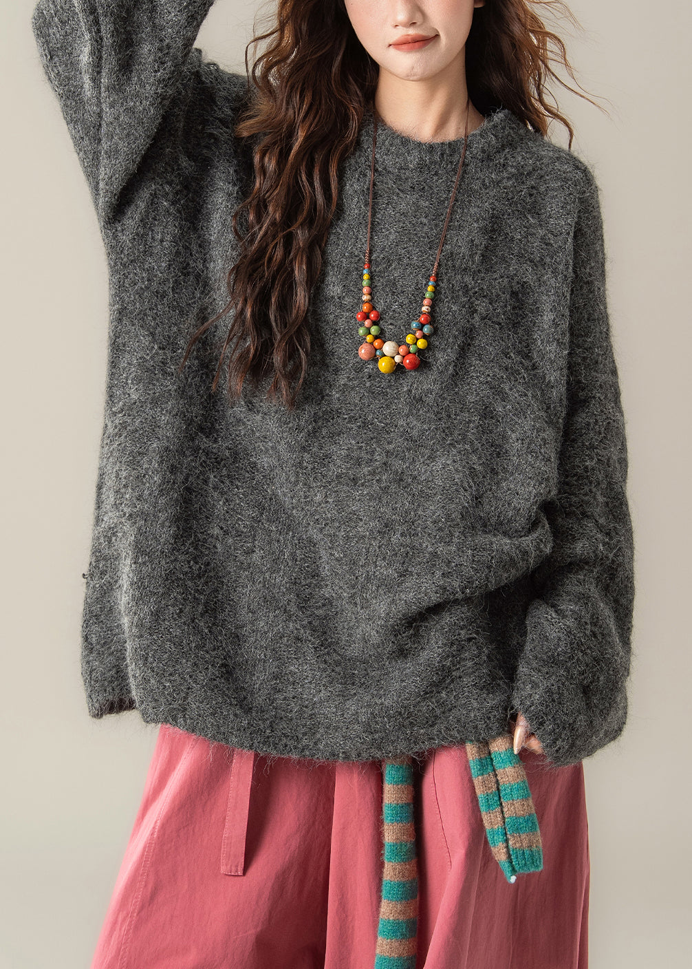 Dunkelgrauer, einfarbiger Strickpullover mit Rundhalsausschnitt