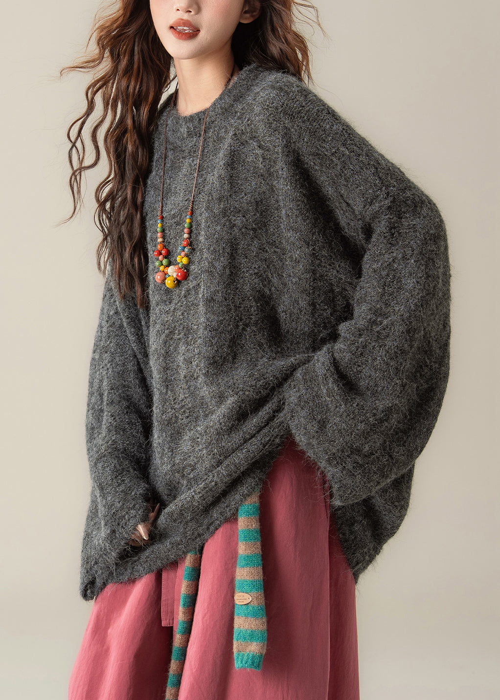 Dunkelgrauer, einfarbiger Strickpullover mit Rundhalsausschnitt