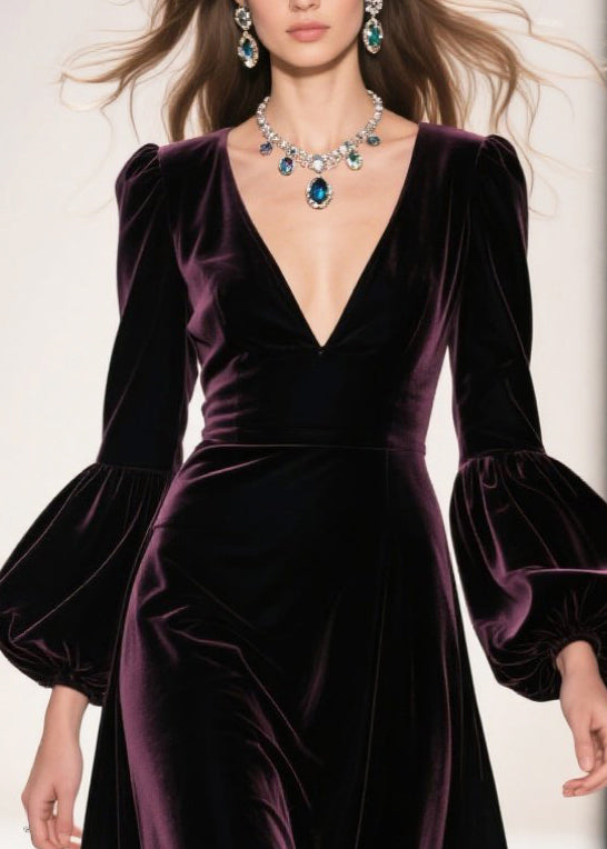 Vestido largo de terciopelo de seda con patchwork morado opaco, escote en V profundo y mangas farol