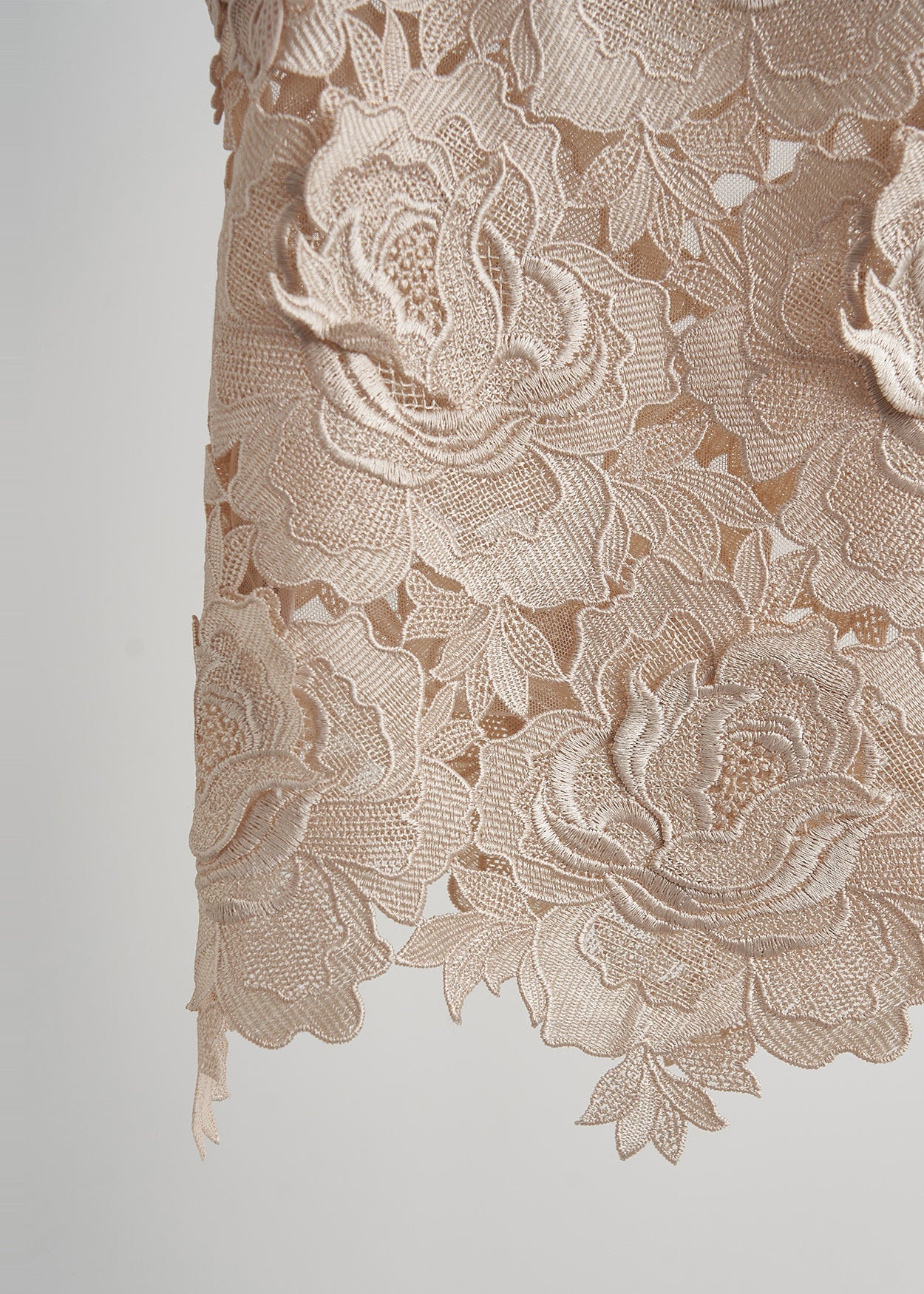 Elegantes chalecos sin mangas con encaje floral bordado en albaricoque