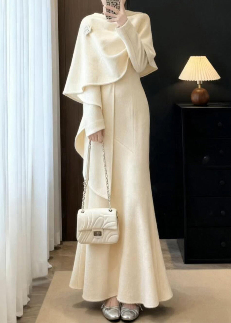 Elegantes aprikosenfarbenes Schal- und Maxikleid-Zweiteiler-Set für den Herbst