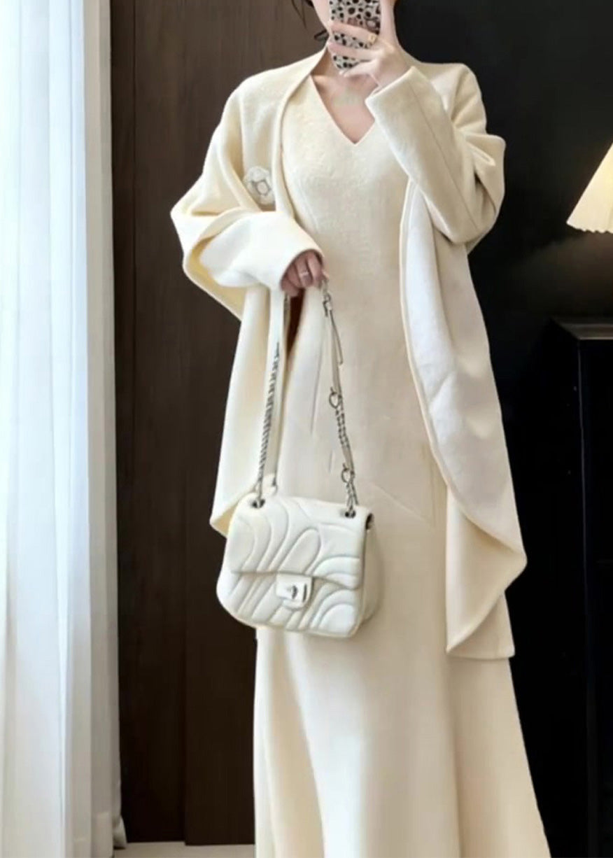 Elegantes aprikosenfarbenes Schal- und Maxikleid-Zweiteiler-Set für den Herbst