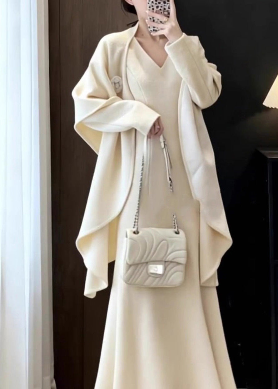 Elegantes aprikosenfarbenes Schal- und Maxikleid-Zweiteiler-Set für den Herbst