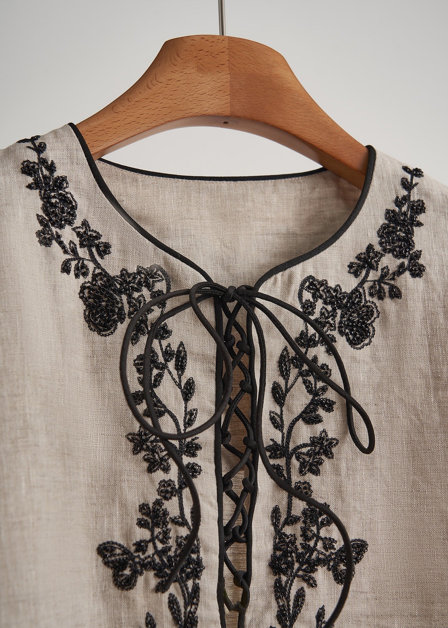 Elegantes beiges, besticktes Leinen-Set für Damen, 2-teilig, Frühling