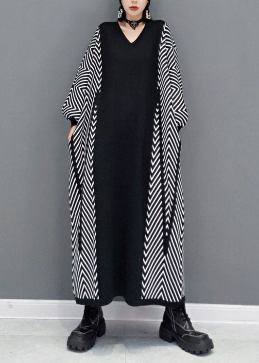 Elegantes schwarzes Strick-Knöchelkleid mit V-Ausschnitt für den Frühling