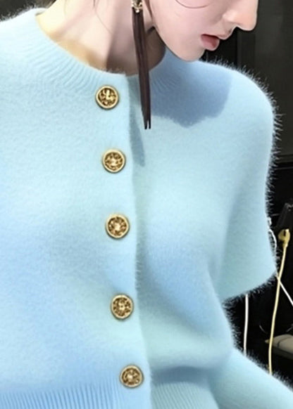 Elegante suéter corto de punto con botones y cuello redondo azul para invierno