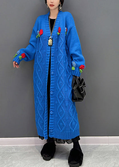 Elegante blaue Strickjacke mit V-Ausschnitt und Blumenmuster