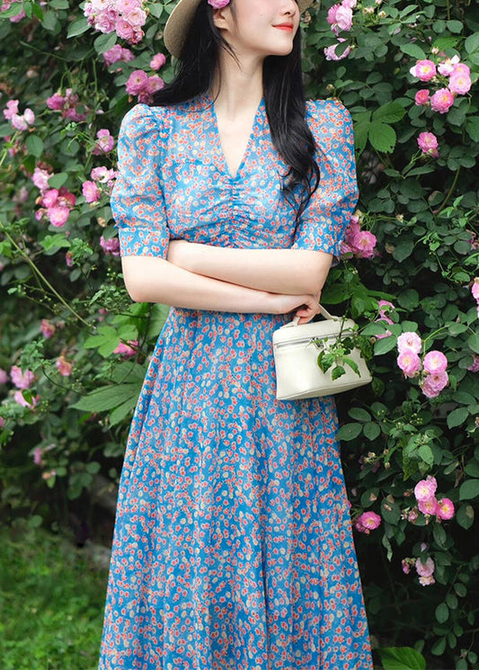 Elegantes blaues Baumwollkleid mit V-Ausschnitt und Printtaschen für den Sommer